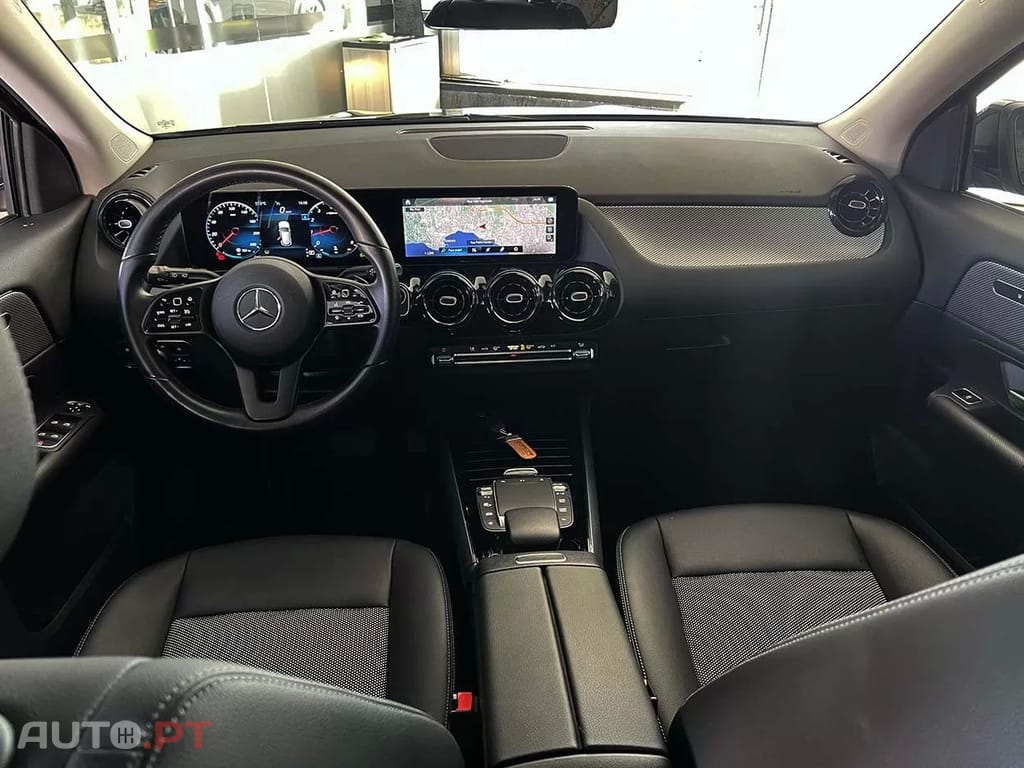 Mercedes-Benz GLA 180 7G-DCT Progressive