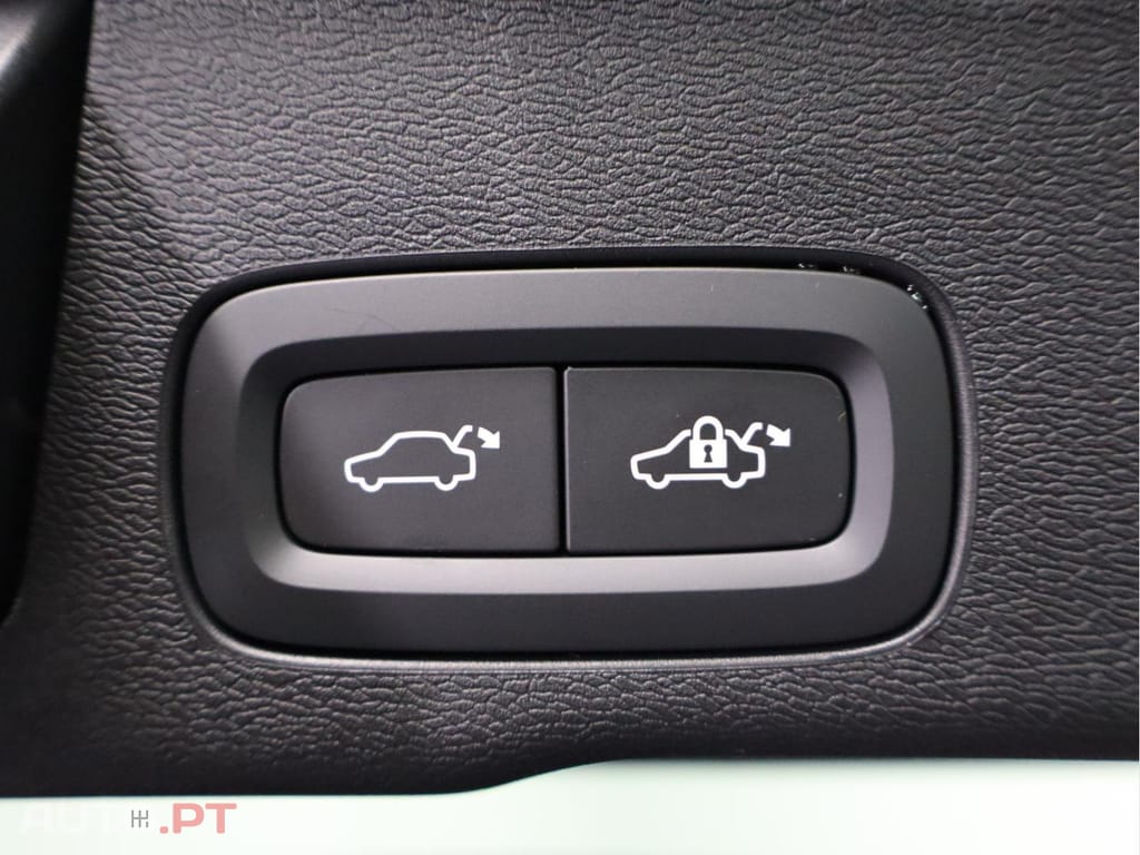 Volvo XC60 2.0 T6 350 AWD PHEV Core Auto