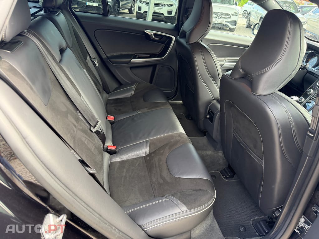 Volvo V60 2.0 D3 R-Design