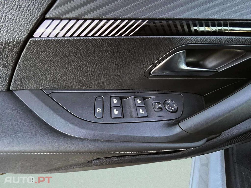 Peugeot E-2008 50 kWh Allure Pack