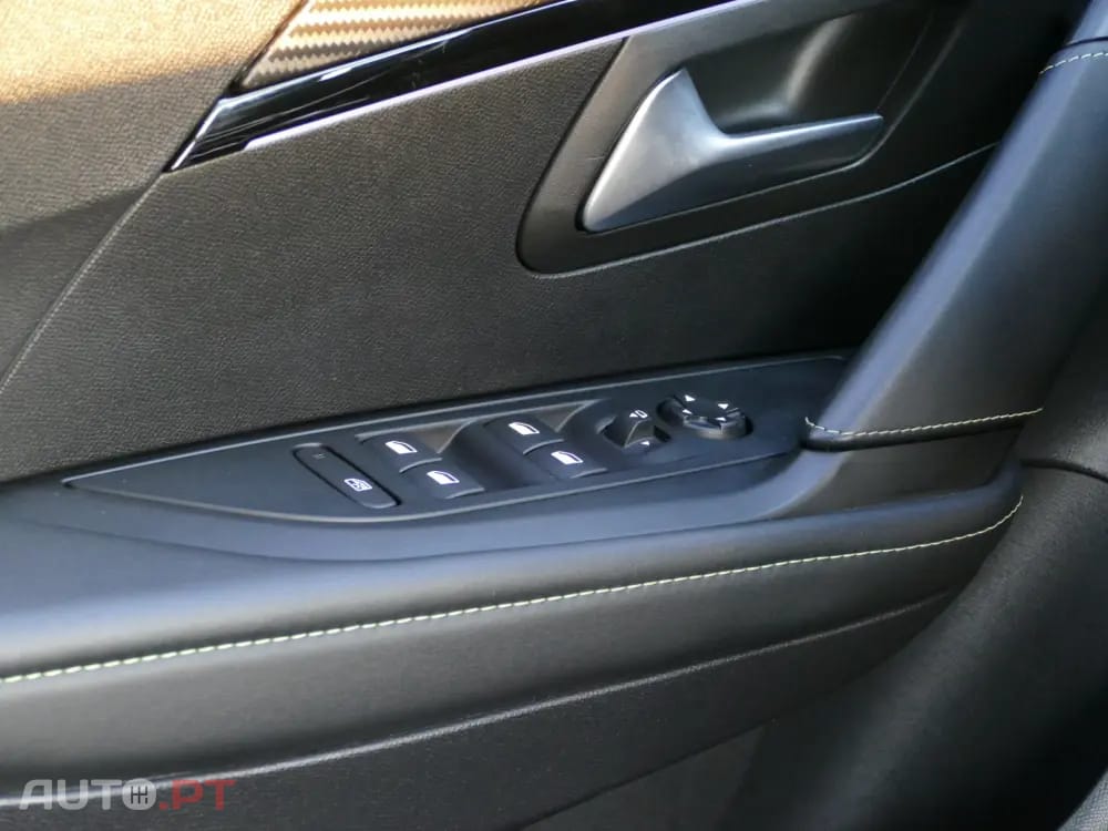 Peugeot E-208 50 kWh GT