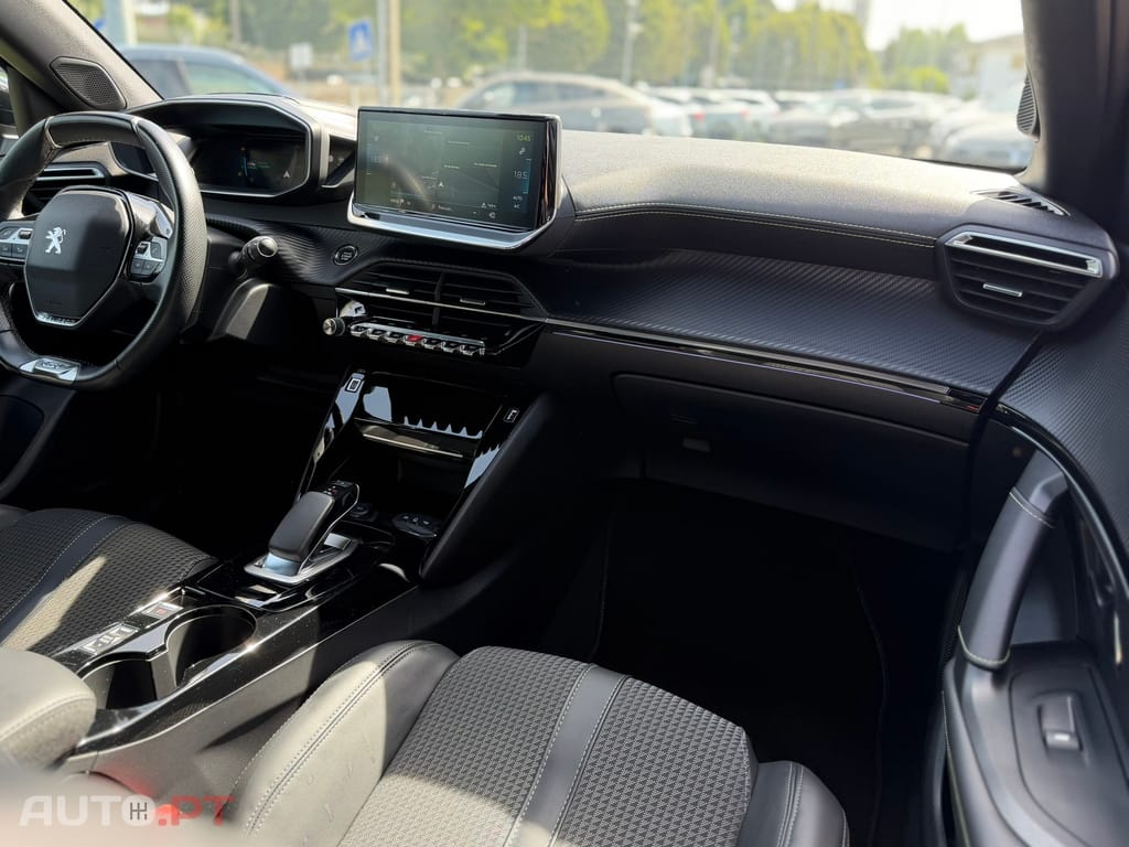 Peugeot E-2008 50 kWh GT