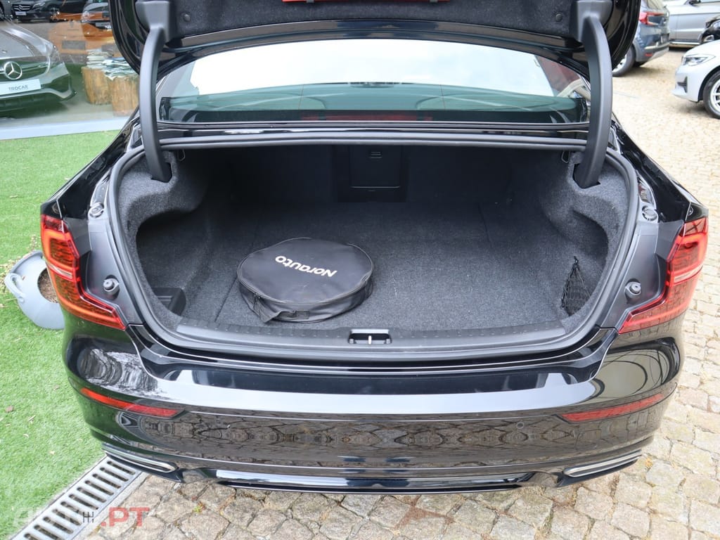 Volvo S60 2.0 T8 PHEV R-Design AWD