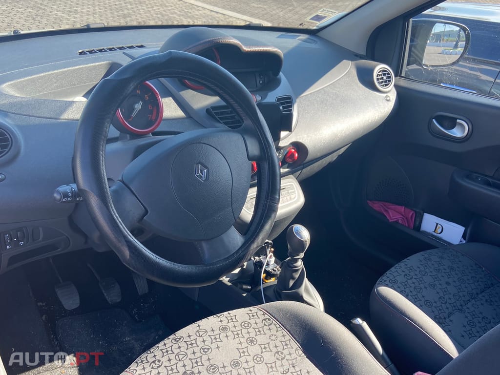 Renault Twingo rip curl