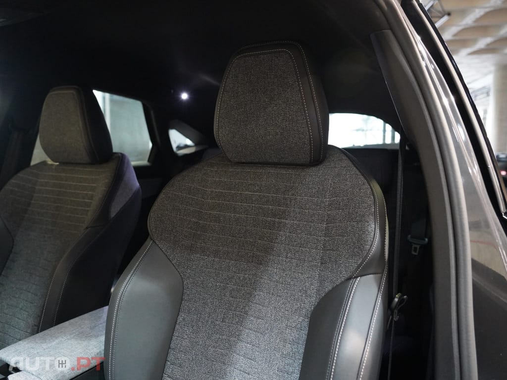 Peugeot 3008 1.2 Hybrid Allure e-DCS6