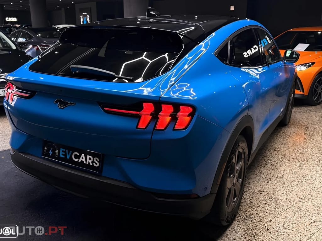 Ford Mustang Mach-E 75.7 kWh Base