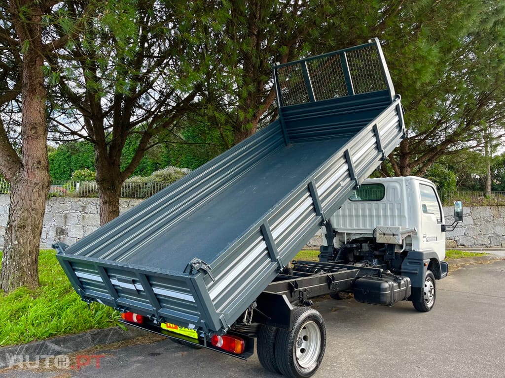 Nissan Cabstar Tribasculante