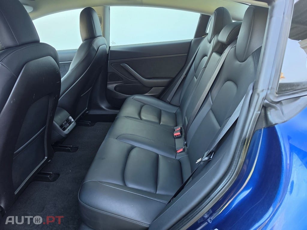Tesla Model 3 Standard Range Plus RWD — fotografia 7