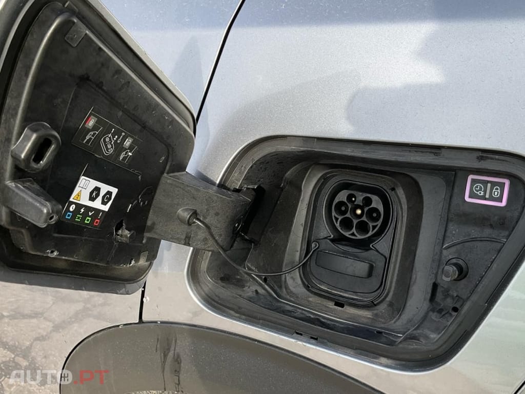 Peugeot E-2008 50 kWh Active Pack