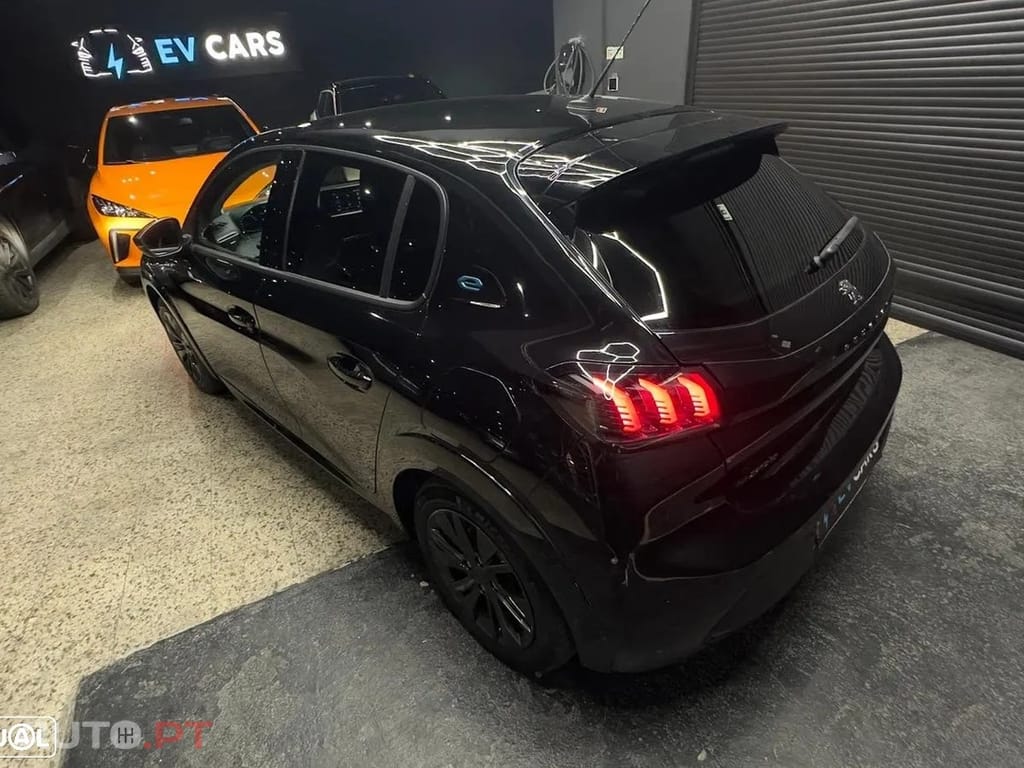 Peugeot E-208 50 kWh Active