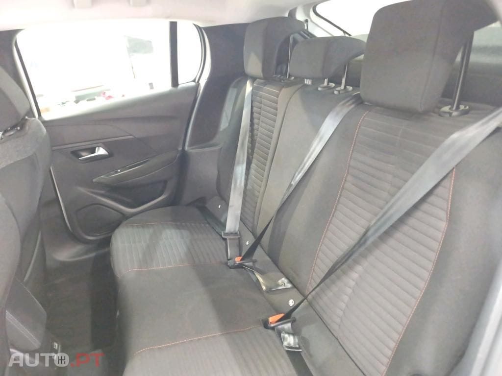 Peugeot e-208 50 kWh Active Pack — fotografia 9