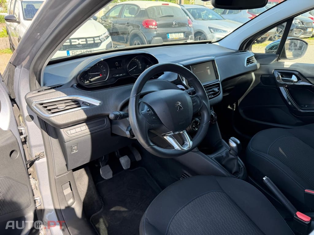 Peugeot 208 1.2 PureTech Signature