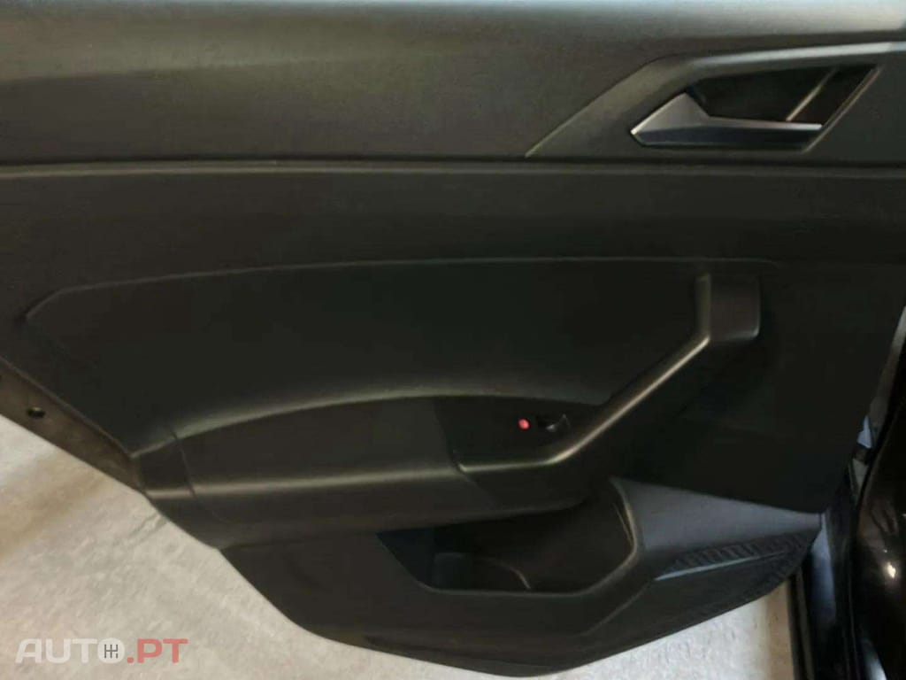 Volkswagen Polo 1.0 MPI CONFORT LINE