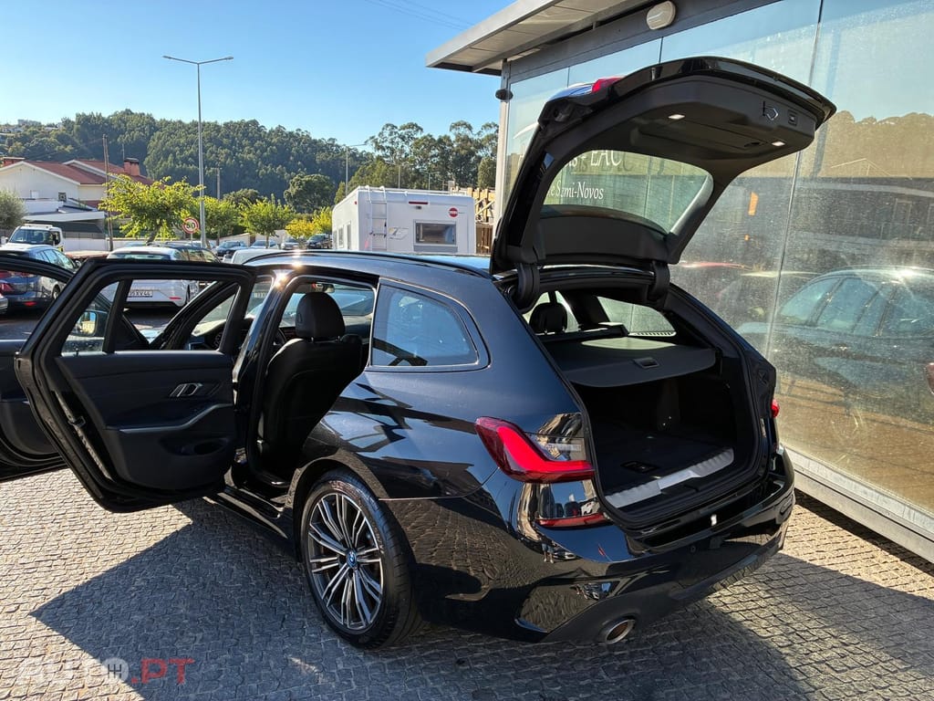 BMW 330 e Touring Pack M Auto — fotografia 12