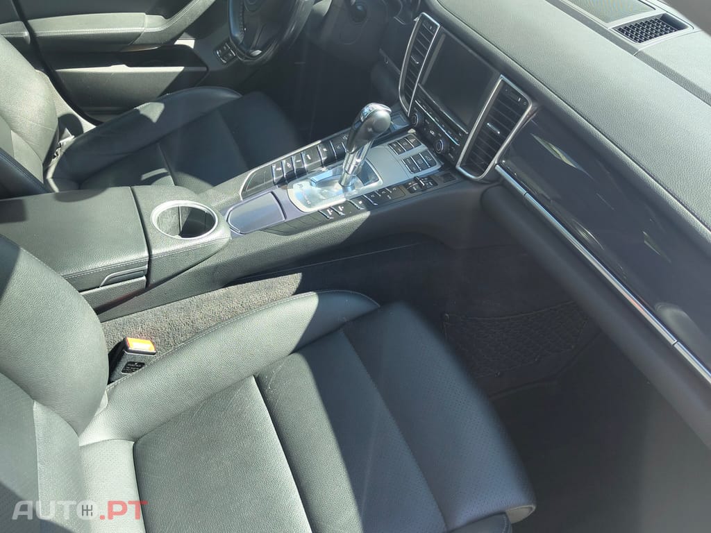 Porsche Panamera Hybrid S - Imaculado - Revisoes todas na marca
