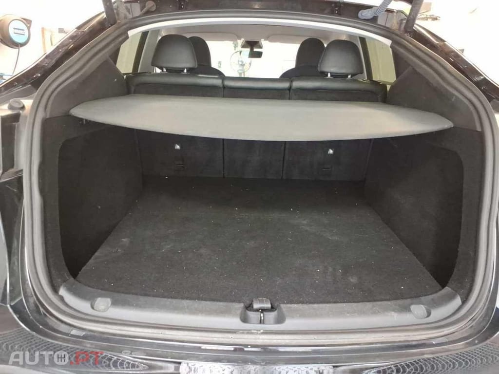 Tesla Model Y LONG RANGE DUAL M