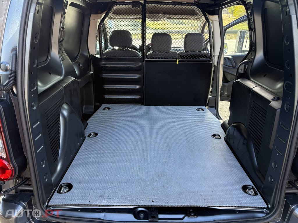 Citroen Berlingo 1.6 HDI 3 Lugares Caixa Automática