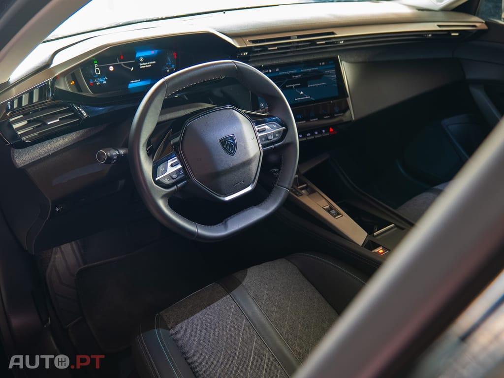 Peugeot 408 1.2 PureTech Allure EAT8