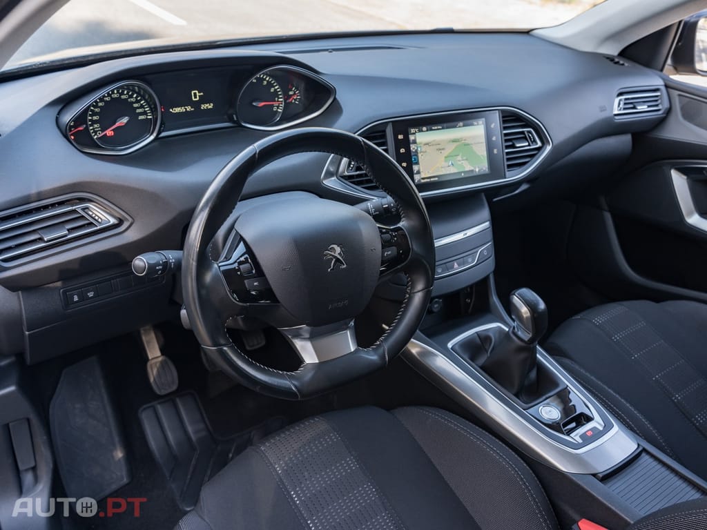 Peugeot 308 1.2 PureTech Allure J18