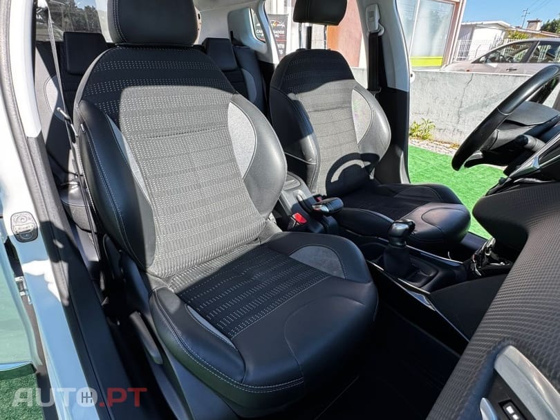 Peugeot 2008 1.2 PureTech Allure