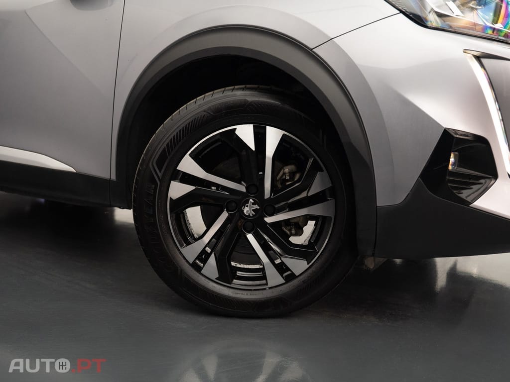 Peugeot E-2008 50 kWh Allure Pack
