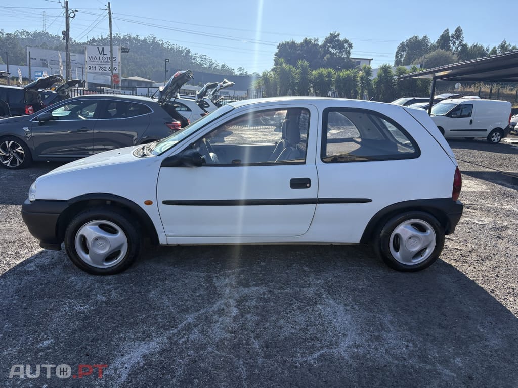 Opel Corsa 1.7 D Janelas Base