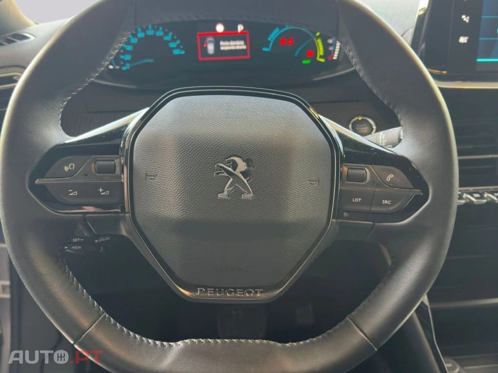 Peugeot E-2008 50 kWh Active Pack