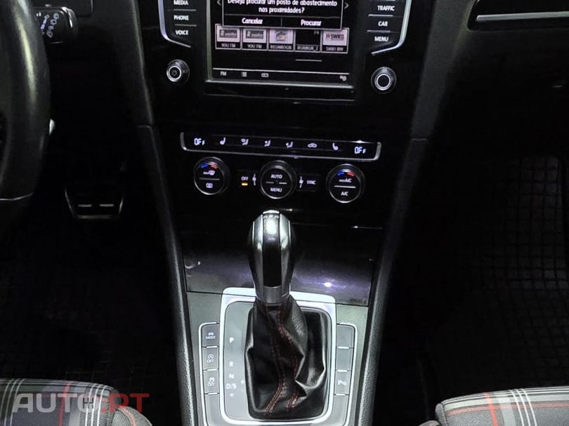 Volkswagen Golf GTI Performance BlueMotion DSG