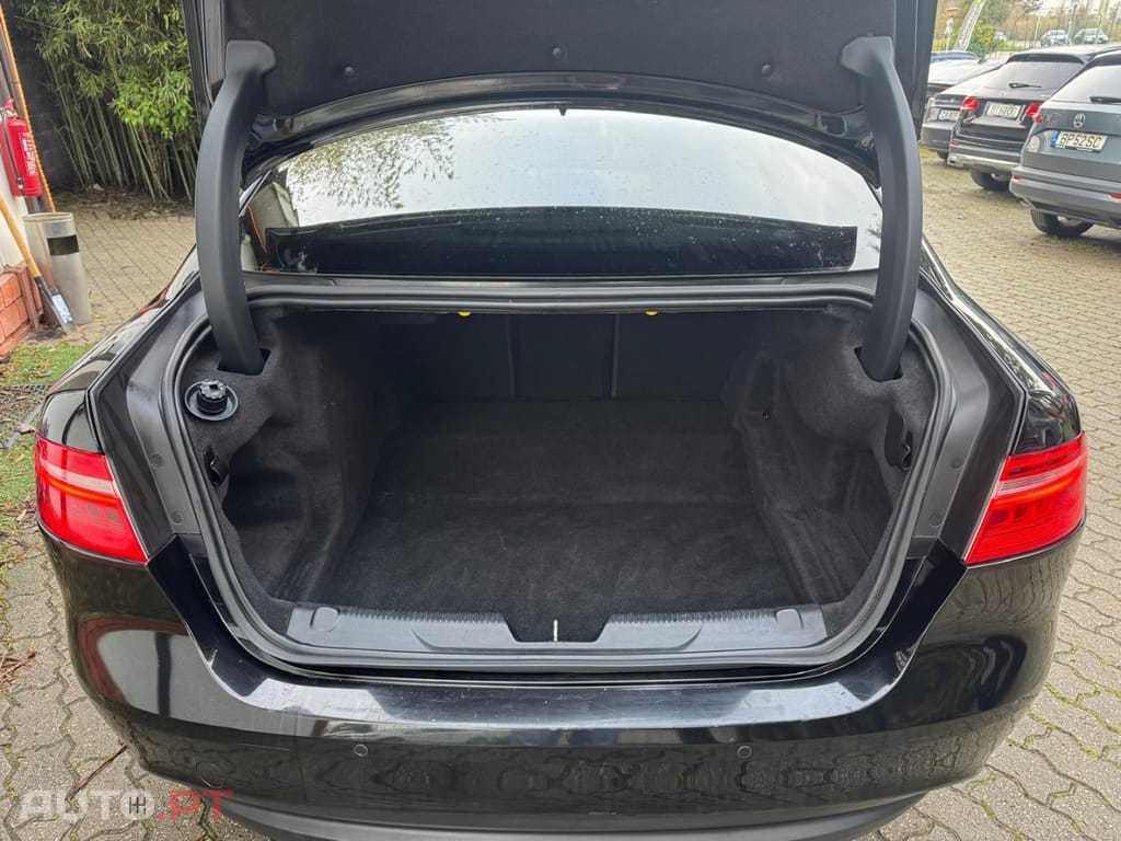 Jaguar XE E-Performance Pure