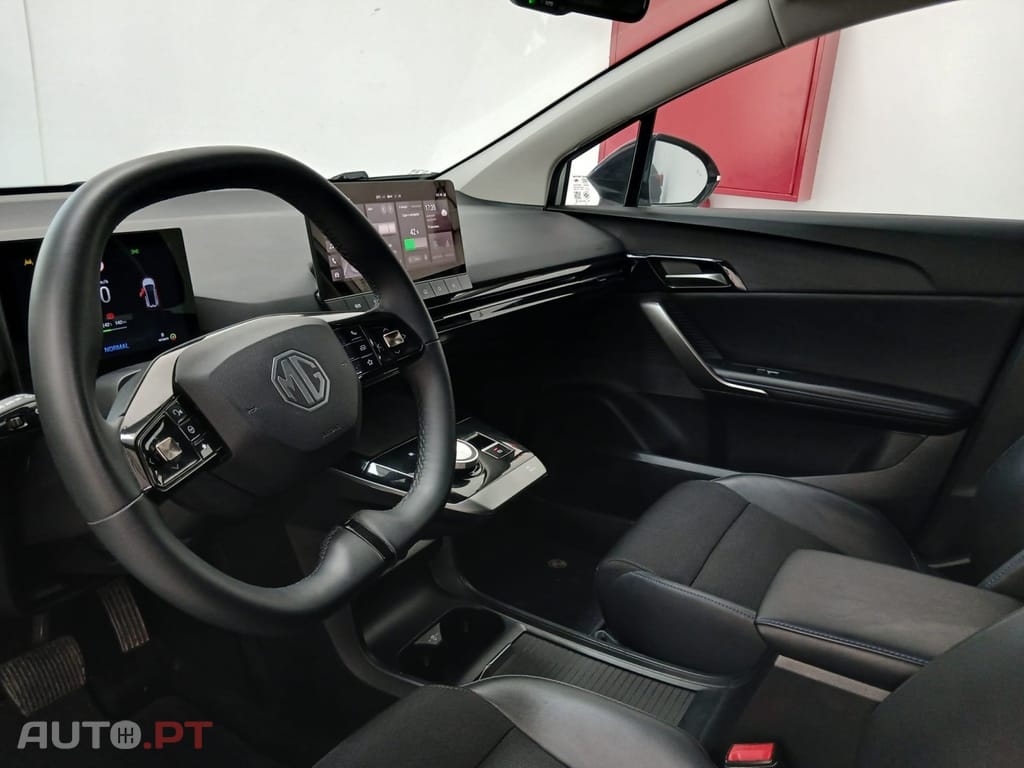MG MG4 64 kWh Luxury