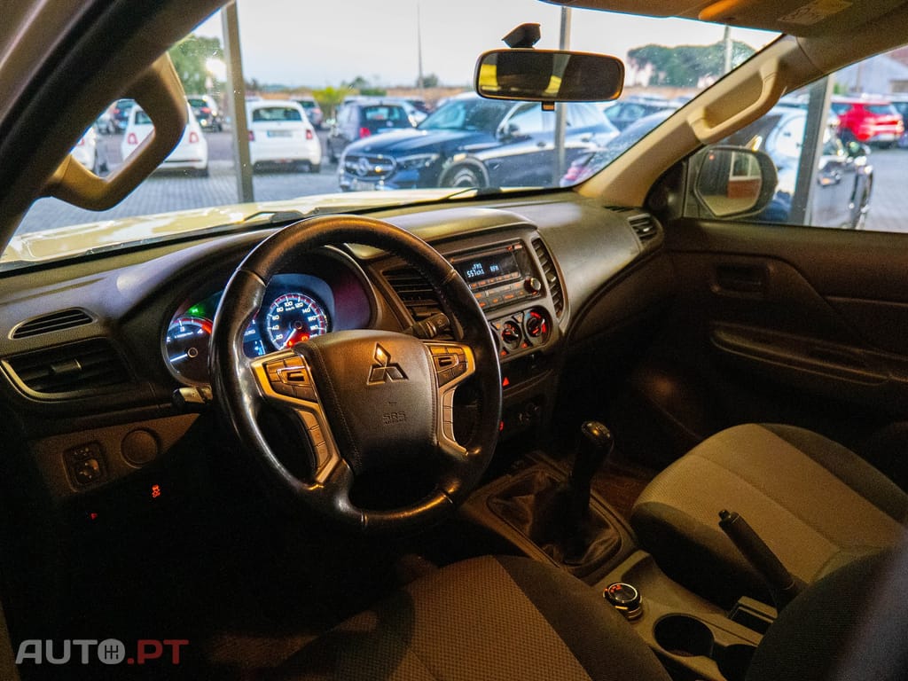 Mitsubishi L200 2.3 DI-D CD Invite 4WD