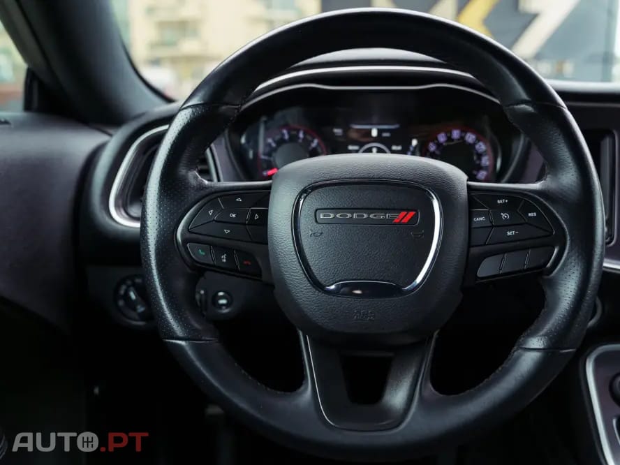 Dodge Challenger Auto SXT Plus