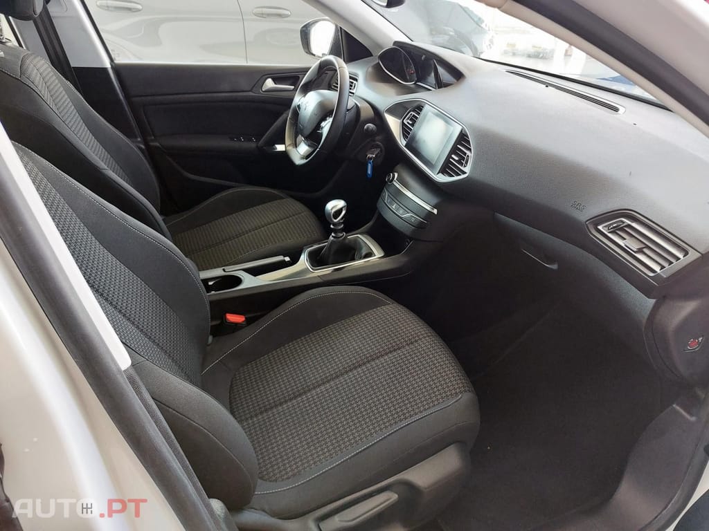 Peugeot 308 1.5 BlueHDi Business Line