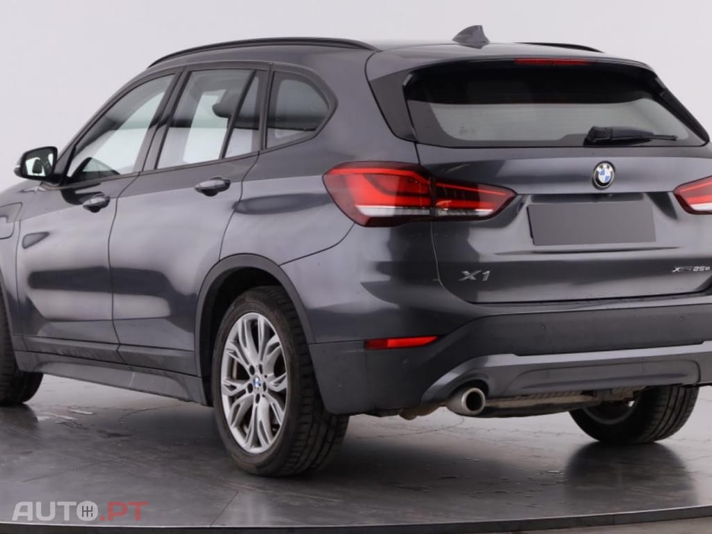 BMW X1 25 e xDrive — fotografia 4