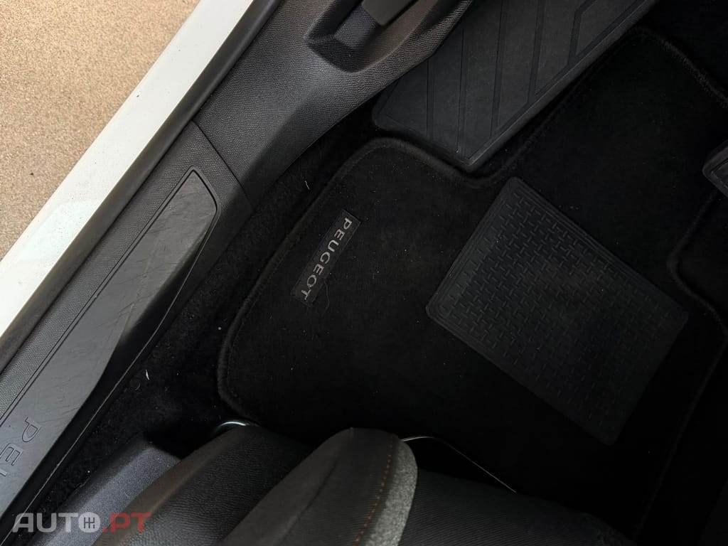Peugeot 3008 1.5 BlueHDi Allure EAT8