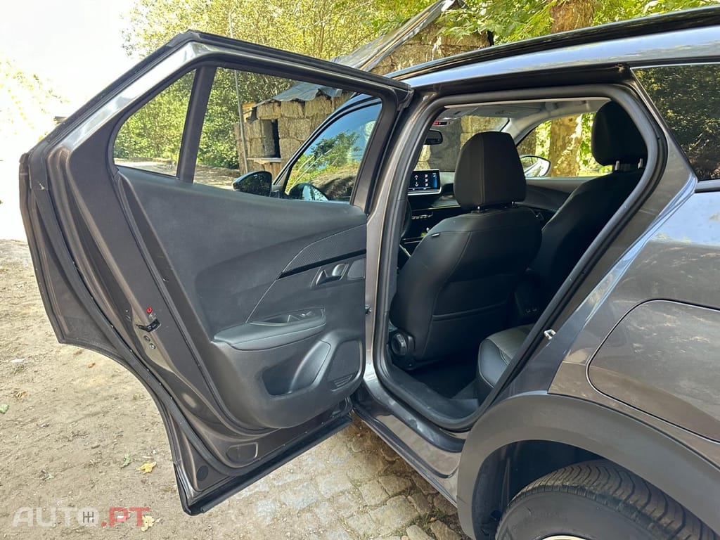 Peugeot 2008 1.2 PureTech Allure Pack EAT8