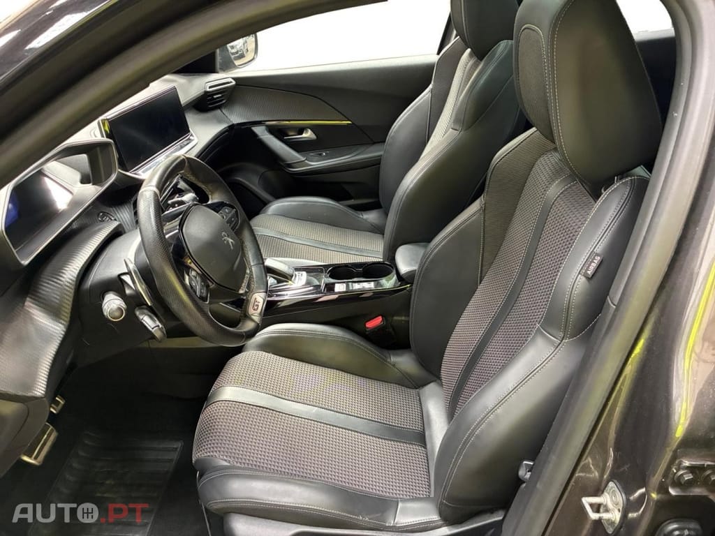 Peugeot 2008 1.2 PureTech GT Line EAT8