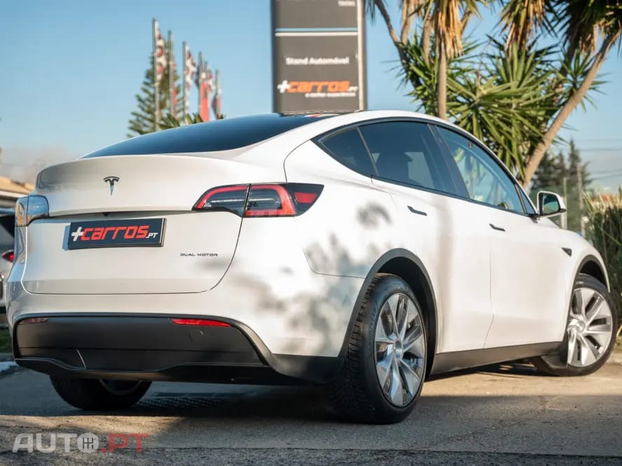 Tesla Model Y Long Range Dual Motor AWD