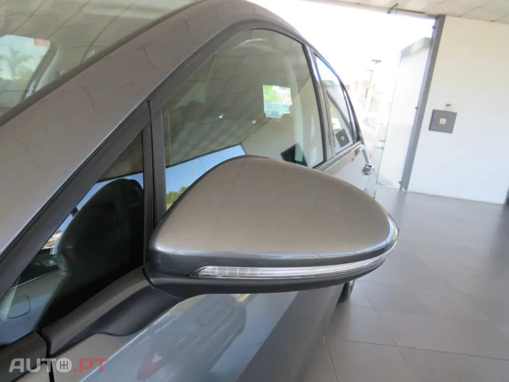 Volkswagen Golf 1.6 TDI Confortline
