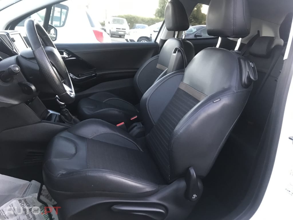 Peugeot 208 1.6 e-HDi Allure