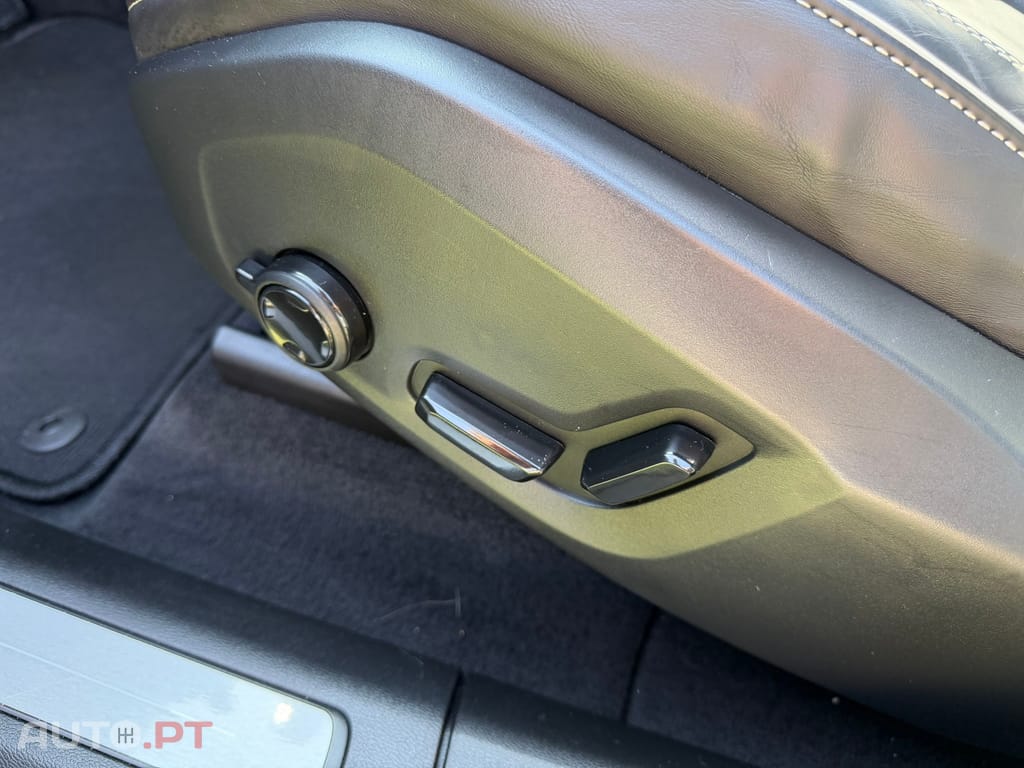 Volvo XC 60 2.0 T6 PHEV Black Edition AWD — fotografia 20