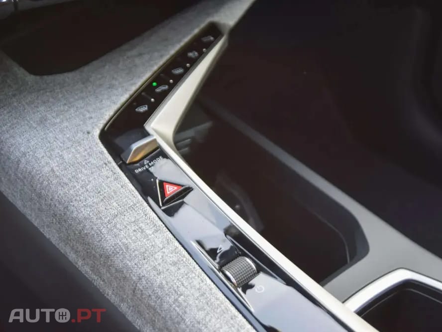 Peugeot 3008 1.2 Hybrid Allure e-DCS6