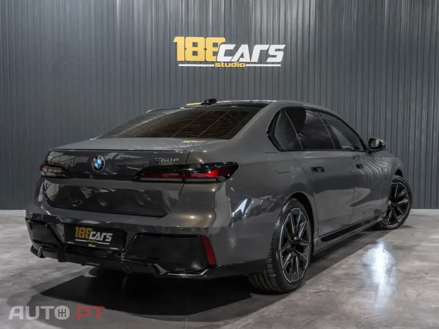 BMW 750 750e xDrive Pack Desportivo M