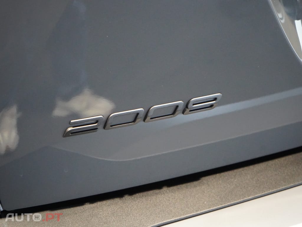 Peugeot 2008 1.2 Hybrid Allure e-DCS6