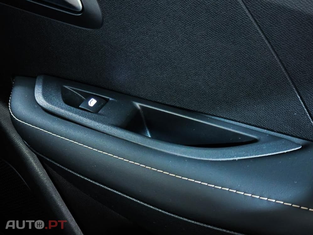 Peugeot 208 1.2 Hybrid Allure e-DCS6