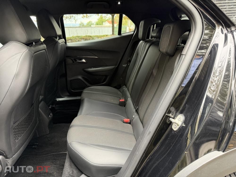 Peugeot E-2008 50 kWh GT