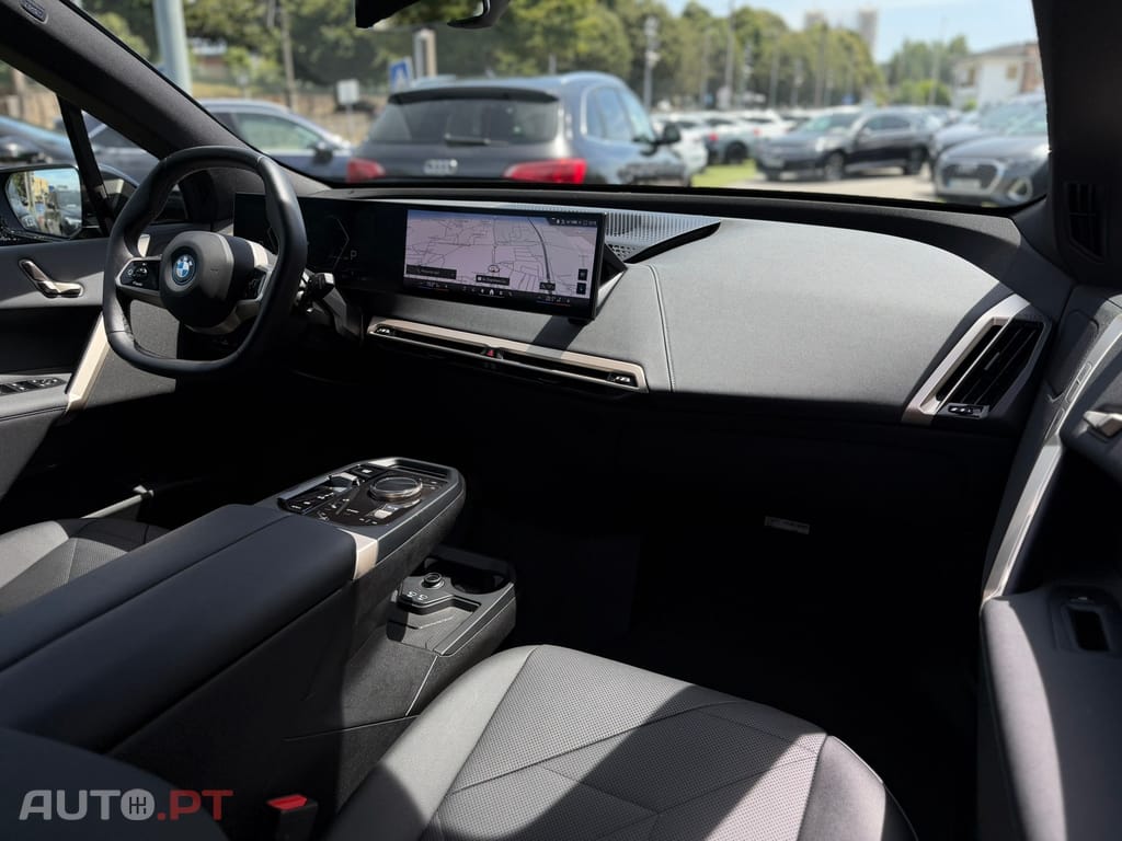 BMW iX xDrive 40 Pack Desportivo