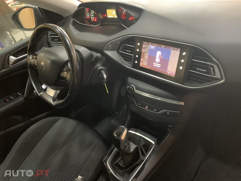 Peugeot 308 BlueHDi FAP 100 Stop & Start Access — fotografia 17