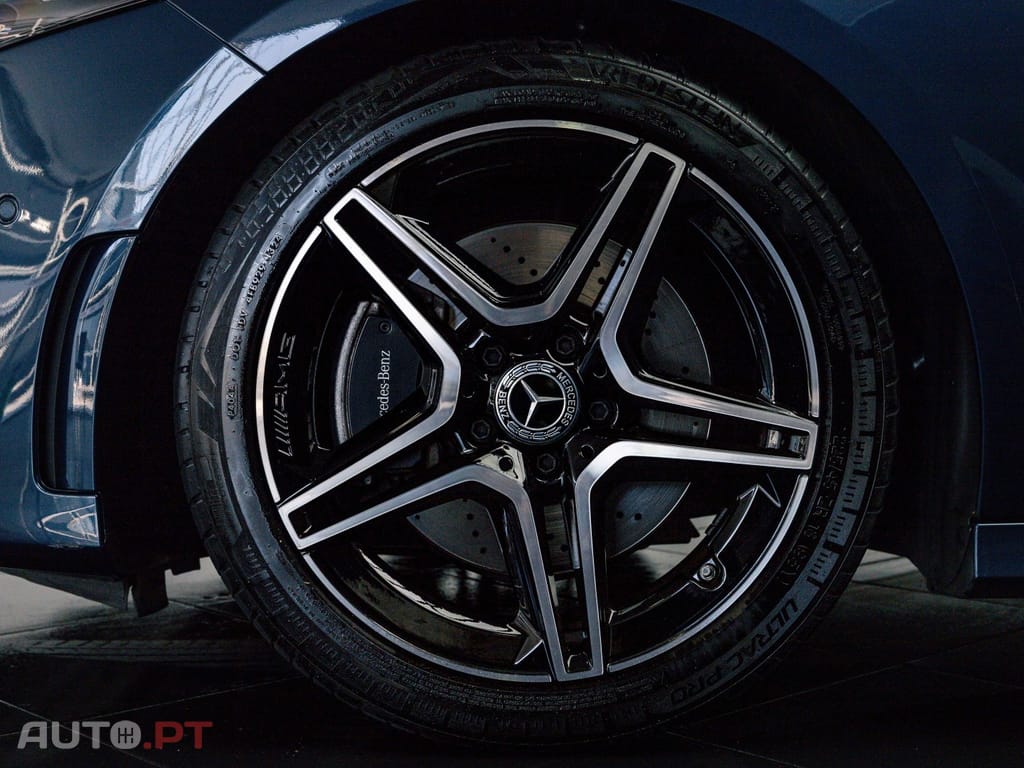 Mercedes-Benz A 250 e AMG Line