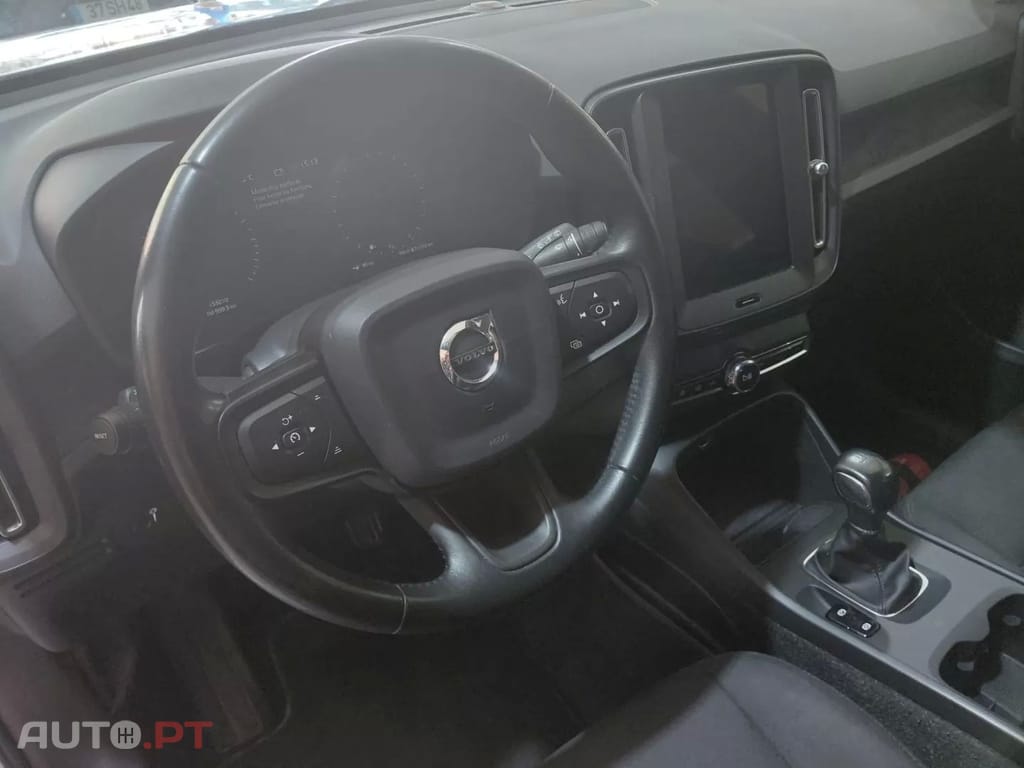 Volvo XC40 1.5 T3 Momentum Tech Edition